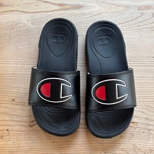 Champion Kids Black Slides With Red Accent Size 1 Y